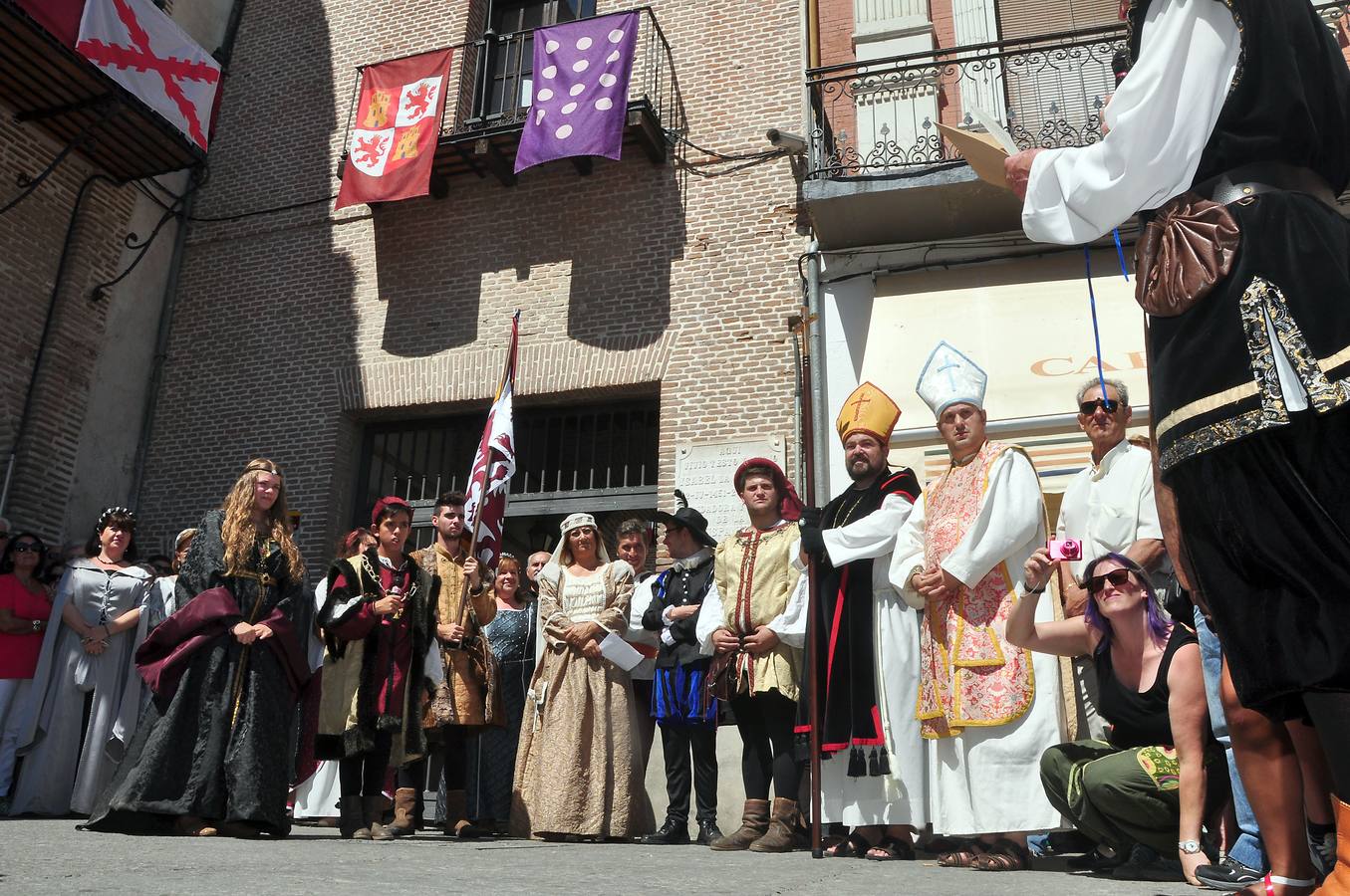 Recreacion historica de la llegada de Isabel la Catolica y su hermano Alfonso a Medina del Campo (Valladolid)