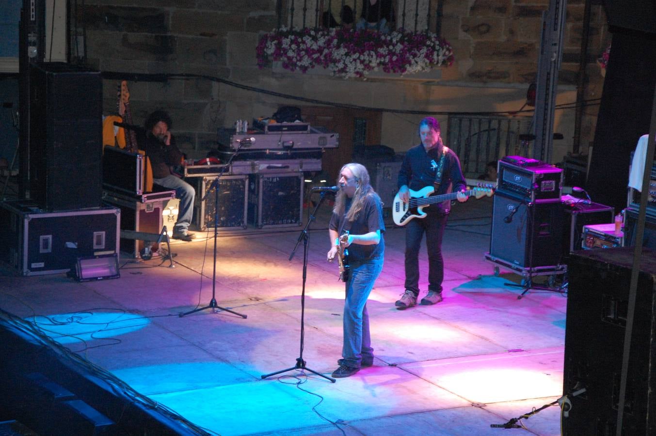 Velilla vibra con la actuación de Rosendo