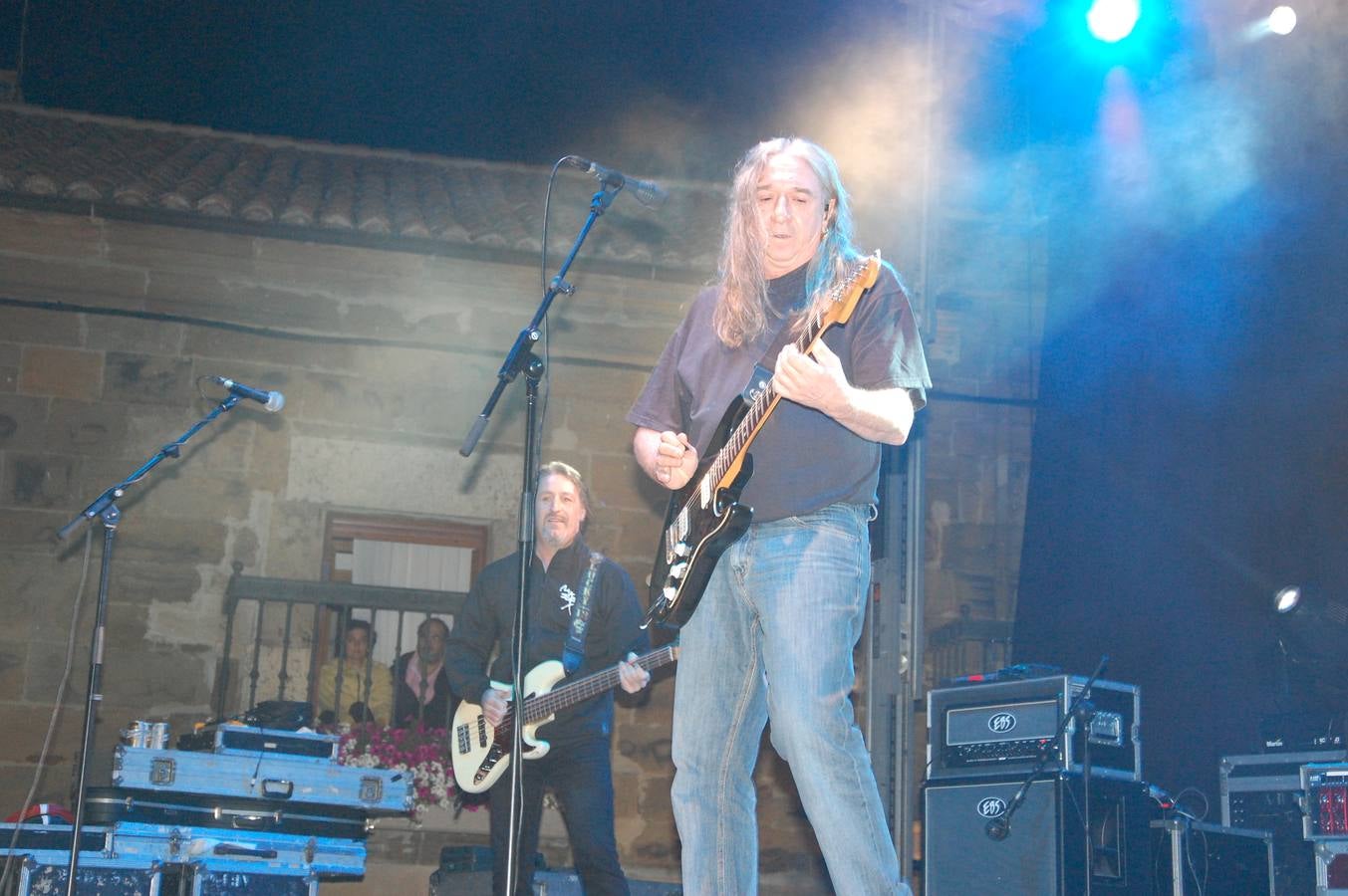 Velilla vibra con la actuación de Rosendo