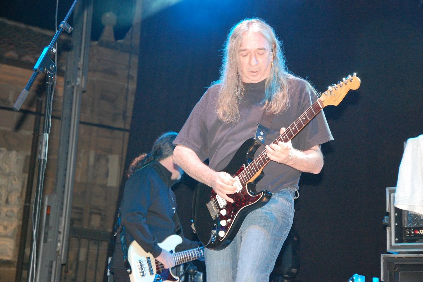 Velilla vibra con la actuación de Rosendo