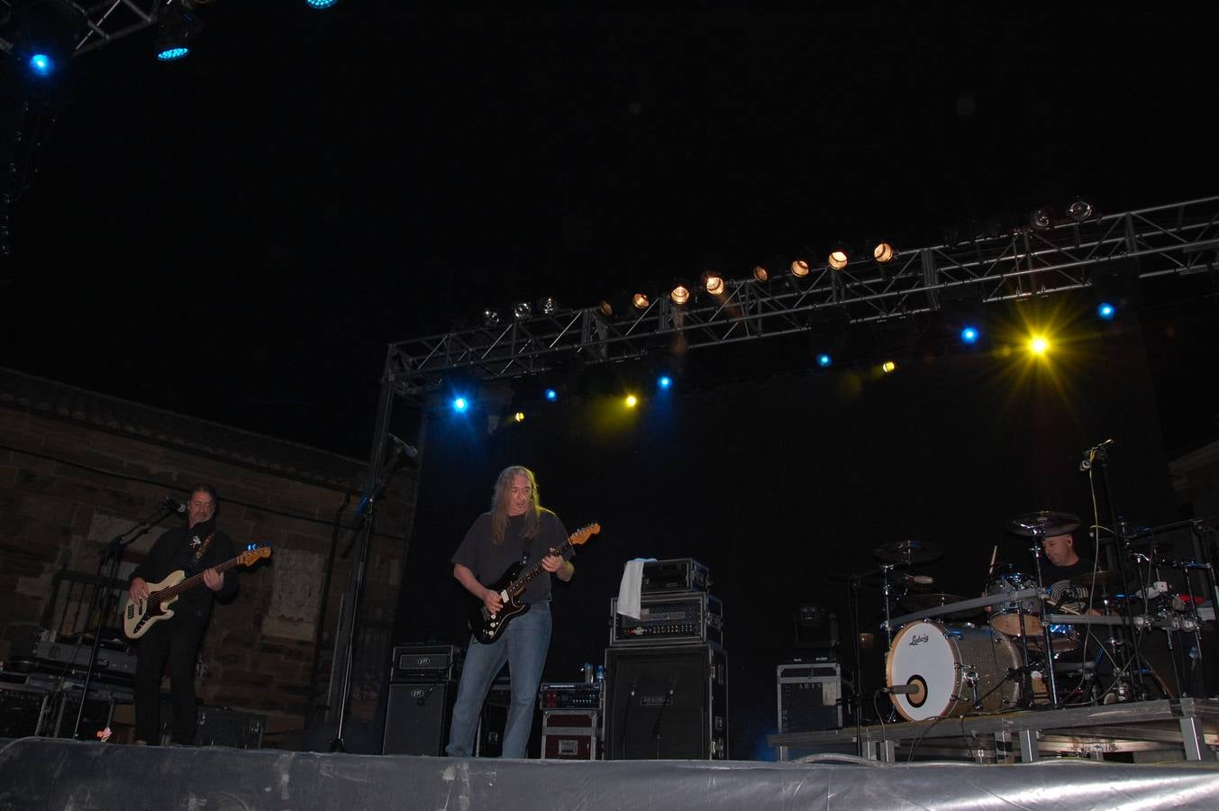 Velilla vibra con la actuación de Rosendo