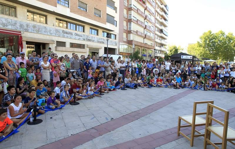 Artistas de calle en la plaza Abilio Calderón de Palencia
