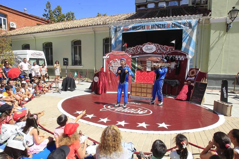 Artistas de calle en la plaza Abilio Calderón de Palencia