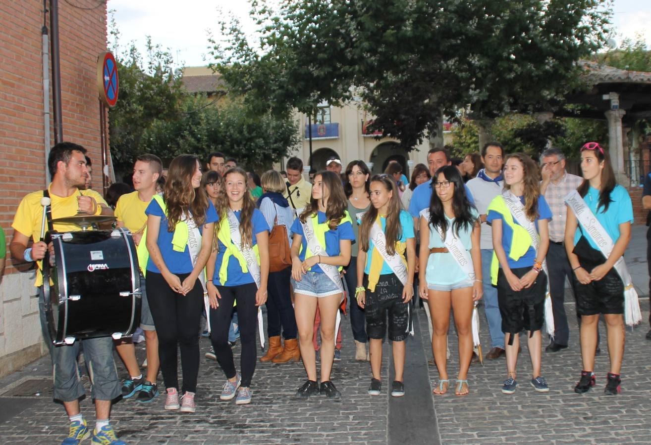 Desfile de peñas en las fiestas de Simancas. Valladolid