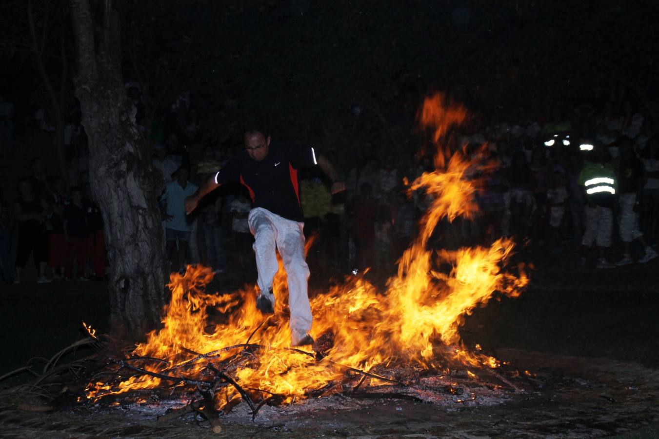 Desfile de peñas en las fiestas de Simancas. Valladolid