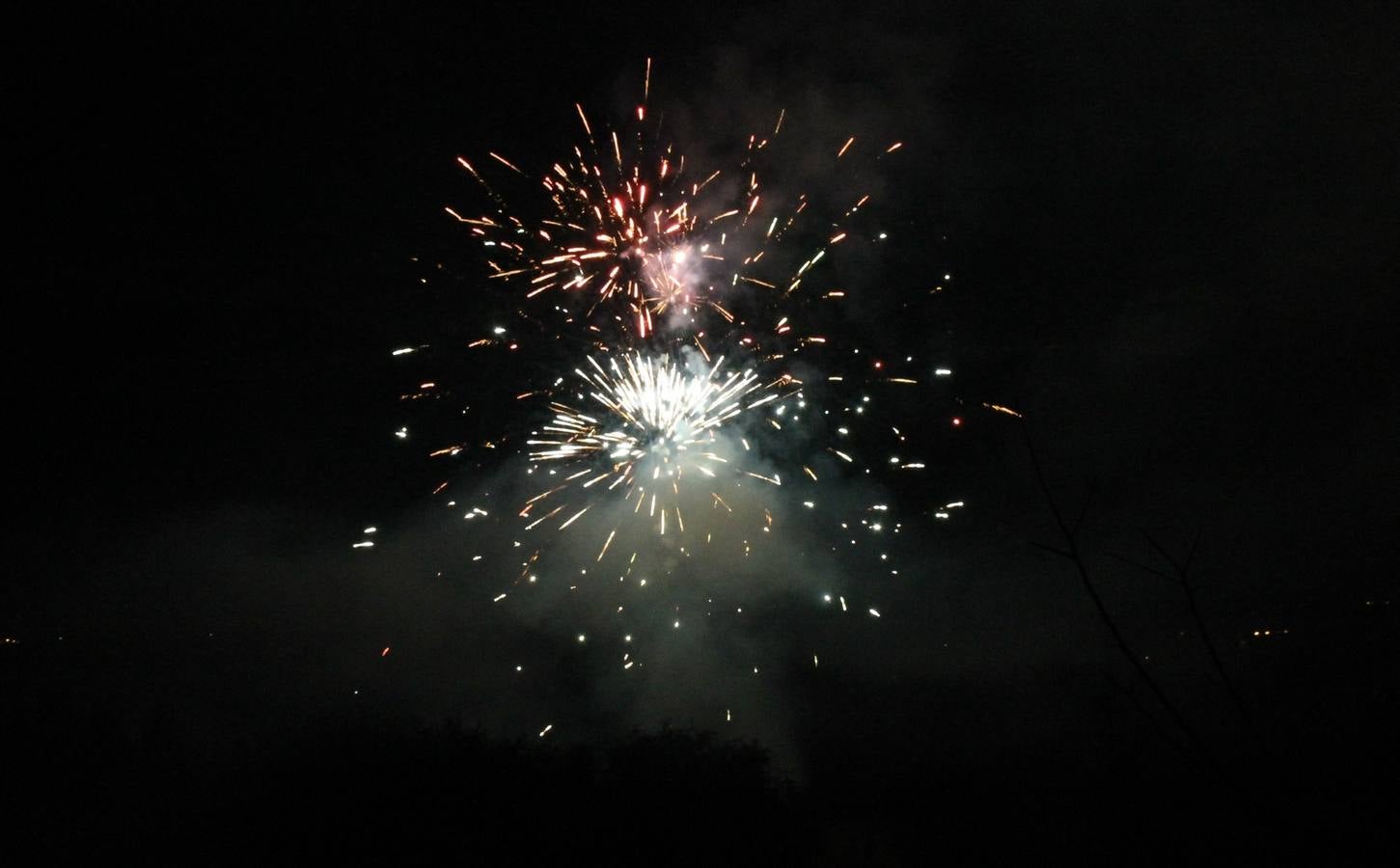 Fuegos artificiales en las fiestas de Simancas. Valladolid