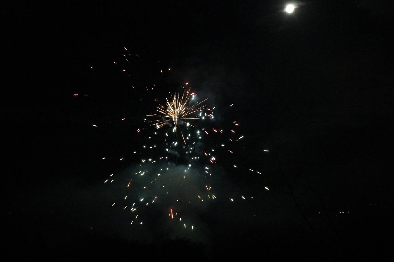 Fuegos artificiales en las fiestas de Simancas. Valladolid