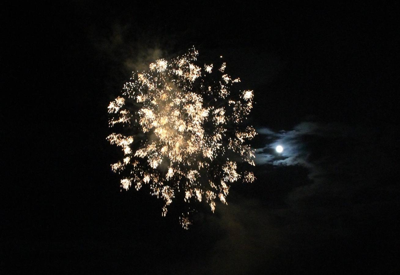 Fuegos artificiales en las fiestas de Simancas. Valladolid
