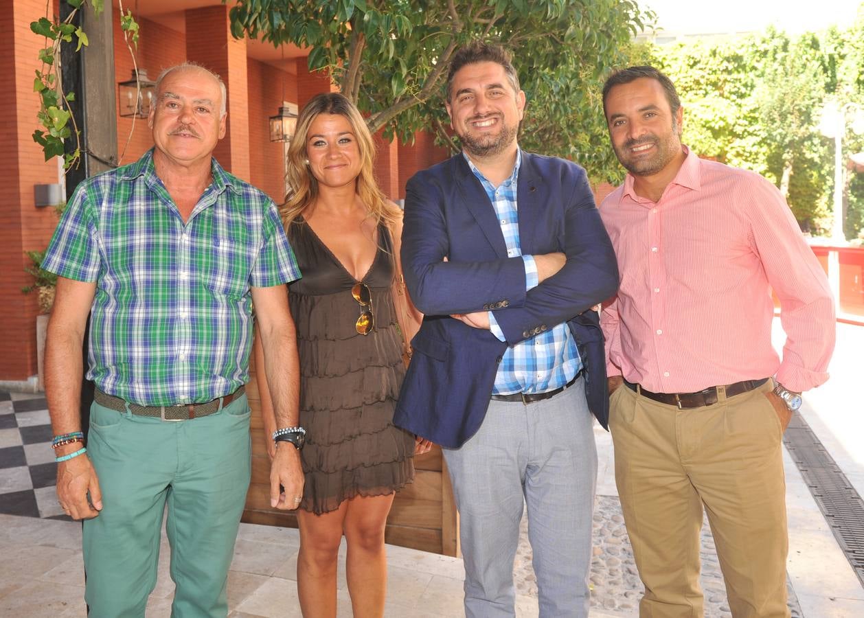 Paco Peláez y su hija Laura (Bankinter) con Roberto García, director de la Cámara de Comercio, y Javier Gallo.