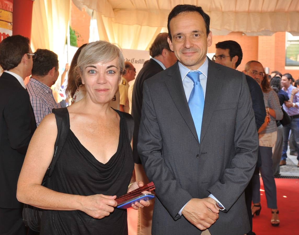 La directora del Museo de la Ciencia, Inés Rodríguez, con Javier Escribano, de El Norte.