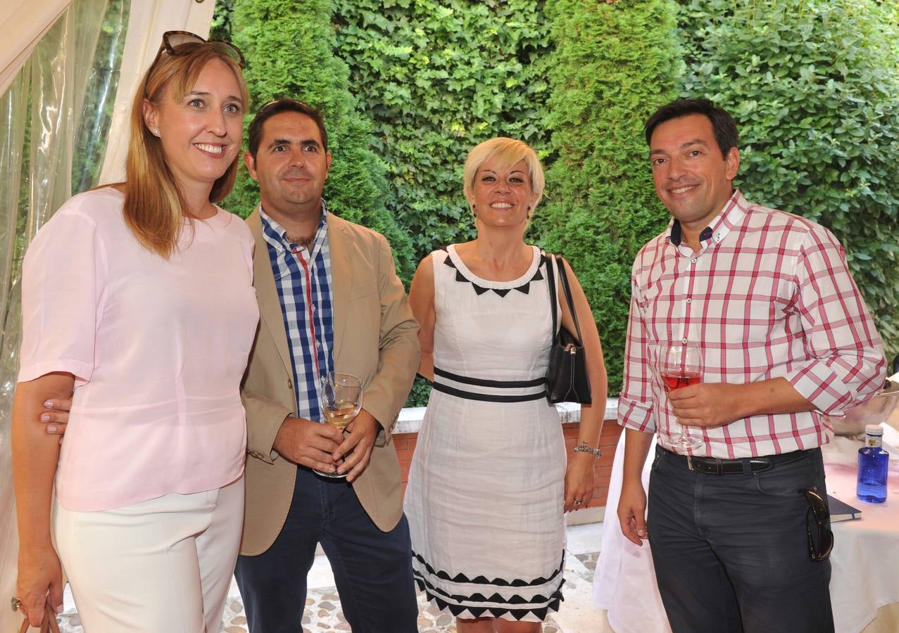 Elena Ortega y Jorge Caballero, ambos de Impulsa tu marketing, Angélica Ferrandiz (Calzados Sandó) y Prudencio Herrero (APD Castilla y León).