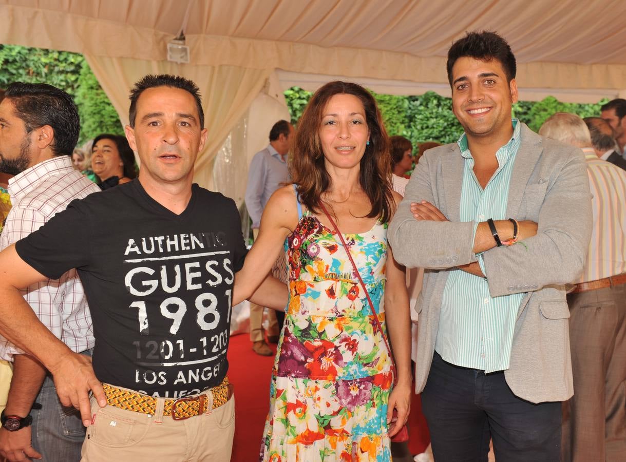 Fernando Martín, del restaurante El Rincón del Labrador (La Santa Espina), Maite Pérez y Ángel Casado, de El Norte.