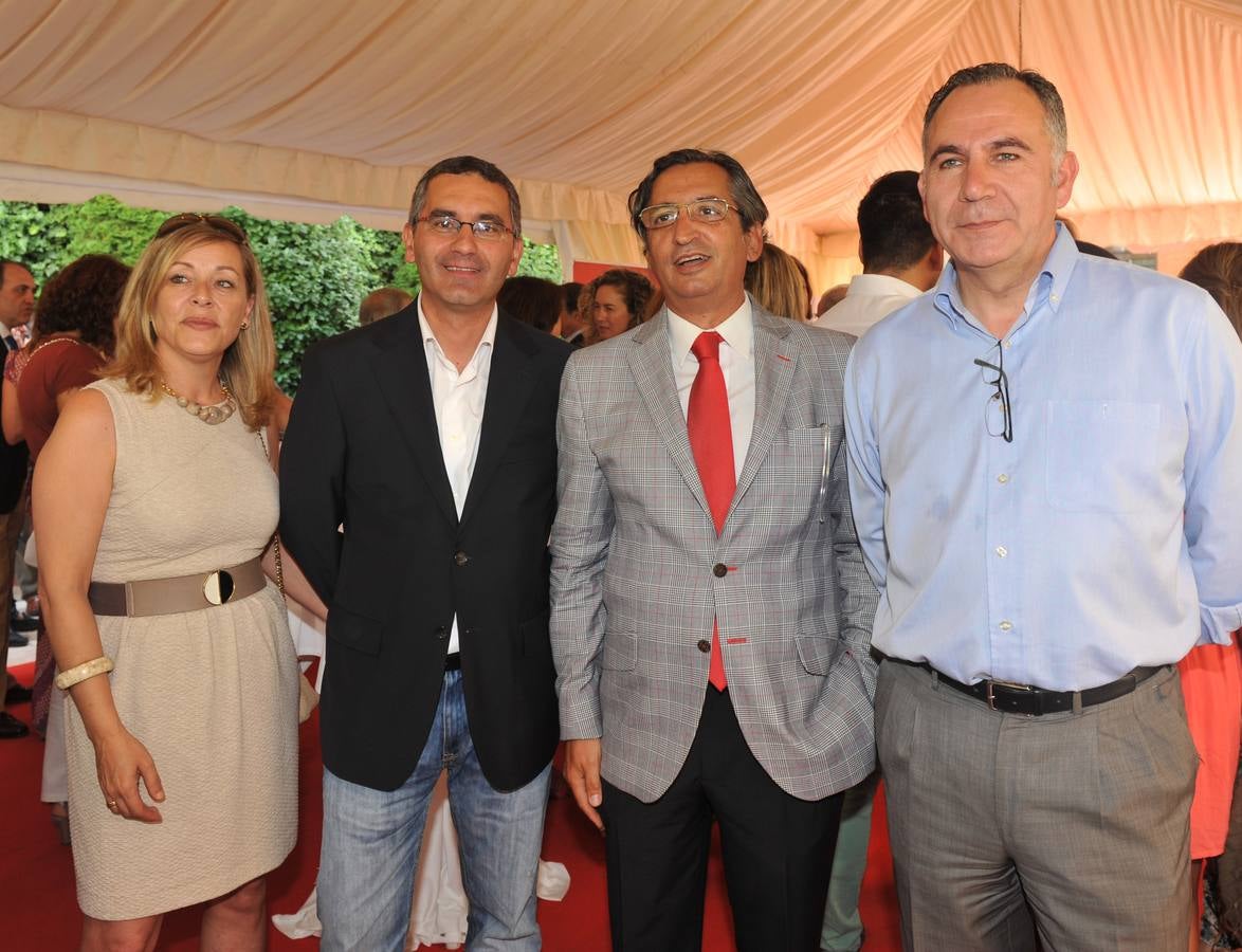 Yolanda Solla, de El Norte, con Manuel Perucho (San Pablo CEU), Juan Carlos de Margarida (Colegio de Economistas) y Jesús de Prado.