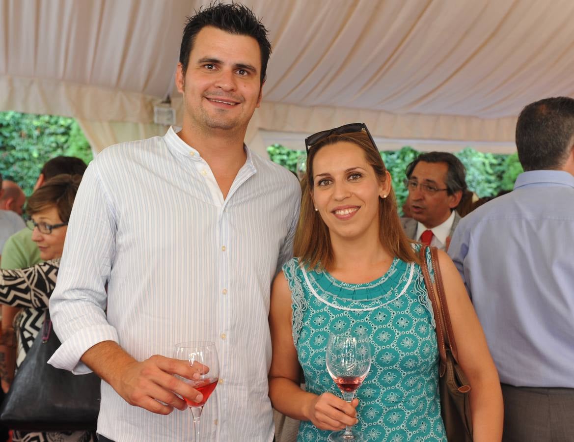 Óscar Becares, de El Norte, y Carmen San Martín (Bodegas Hijos de Alberto Gutiérrez).