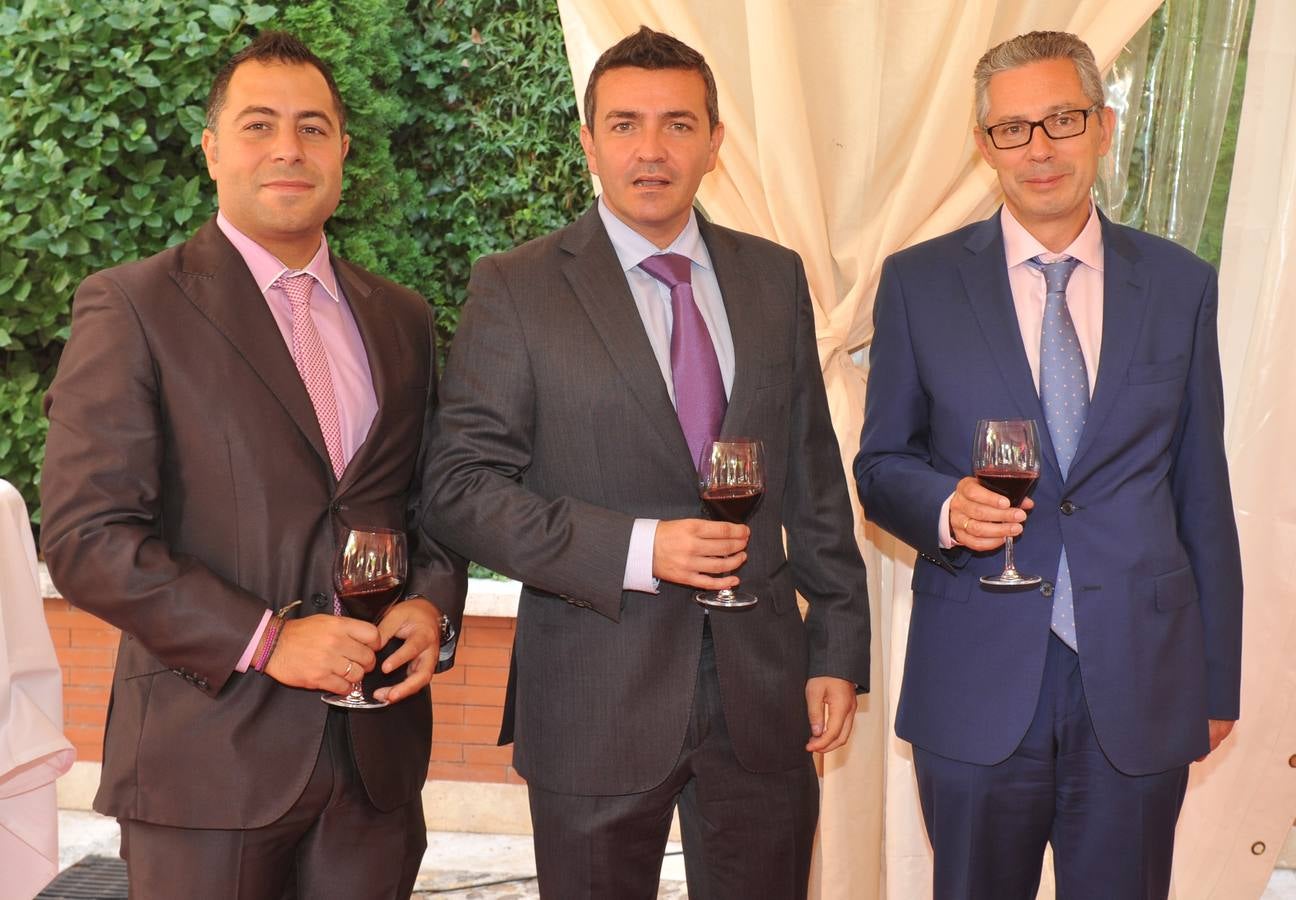 David Calvo, Agustín Rodríguez y Anselmo Ariznavarreta, de Kutxabank, no se perdieron el apetitivo.