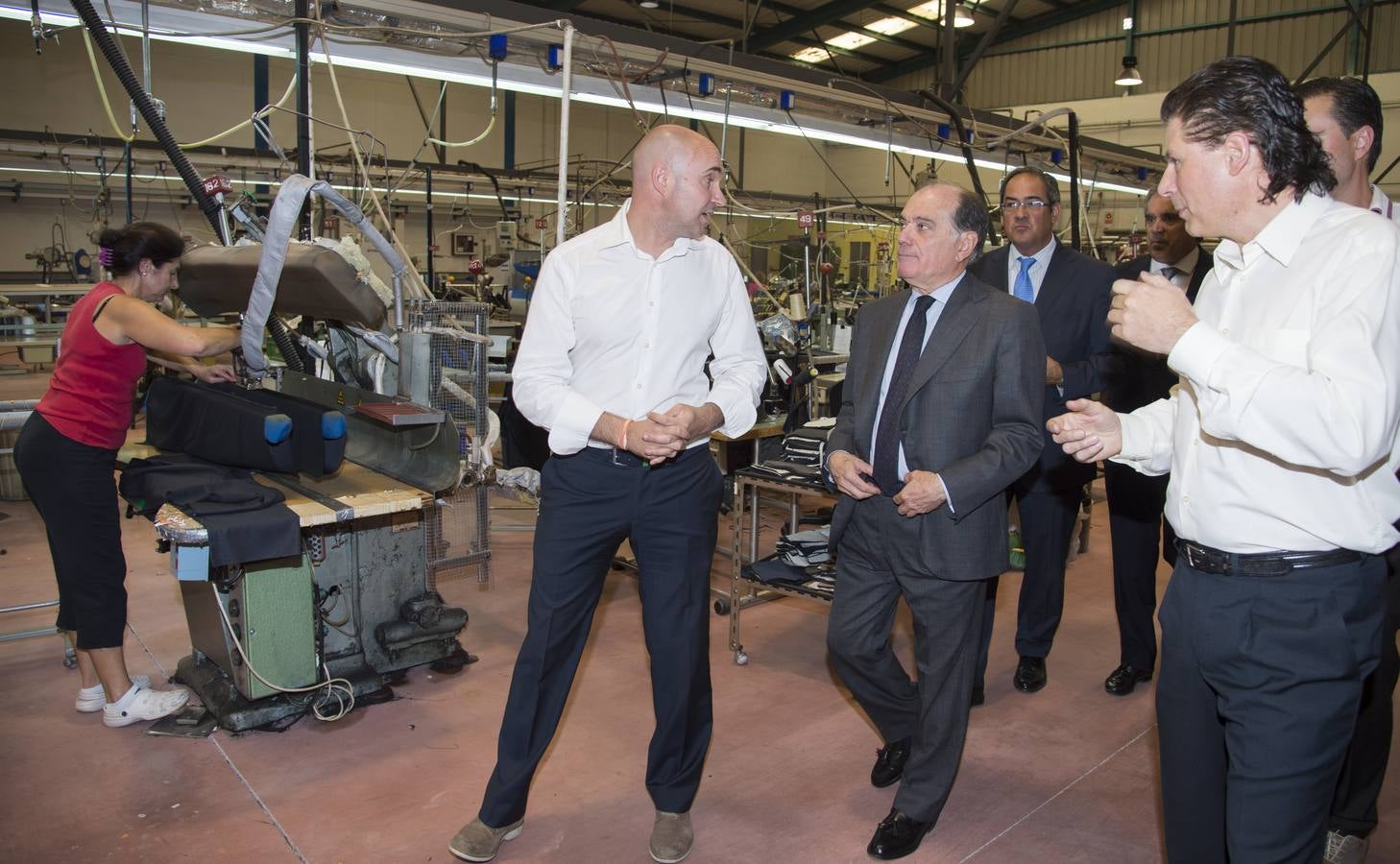 El consejero de Economía visita las instalaciones de Antonaga en Briviesca (Burgos)