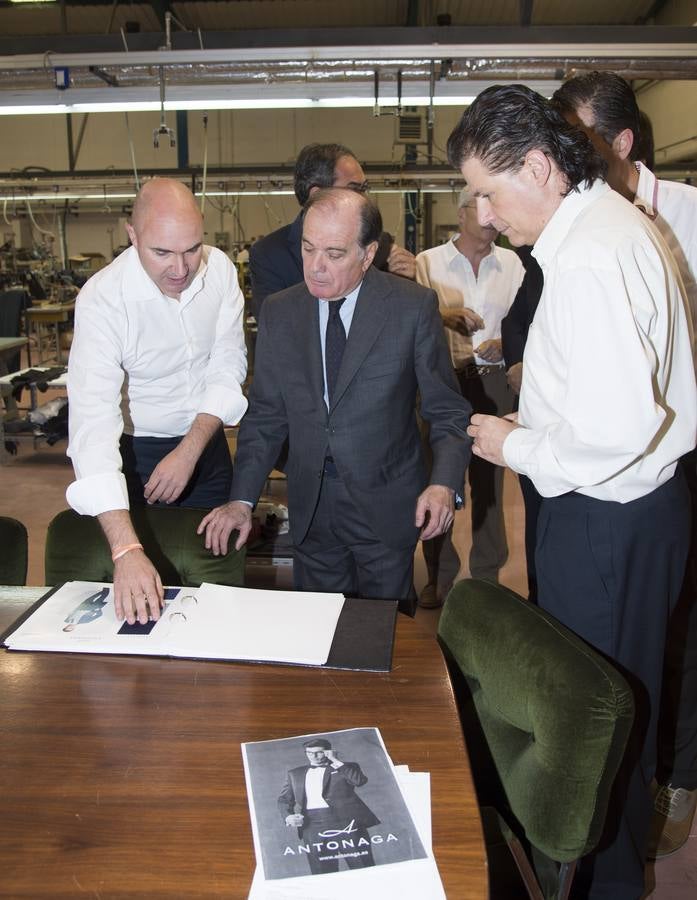 El consejero de Economía visita las instalaciones de Antonaga en Briviesca (Burgos)