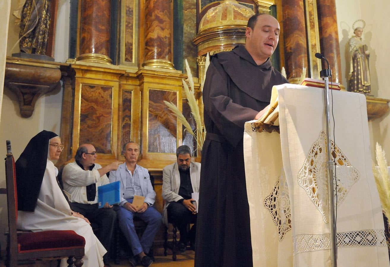Los poetas Luis Alberto de Cuenca, Carlos Aganzo y José María Muñoz Quirós glosan a Santa Teresa de Jesús y San Juan de la Cruz en el convento Carmelita de Medina del Campo
