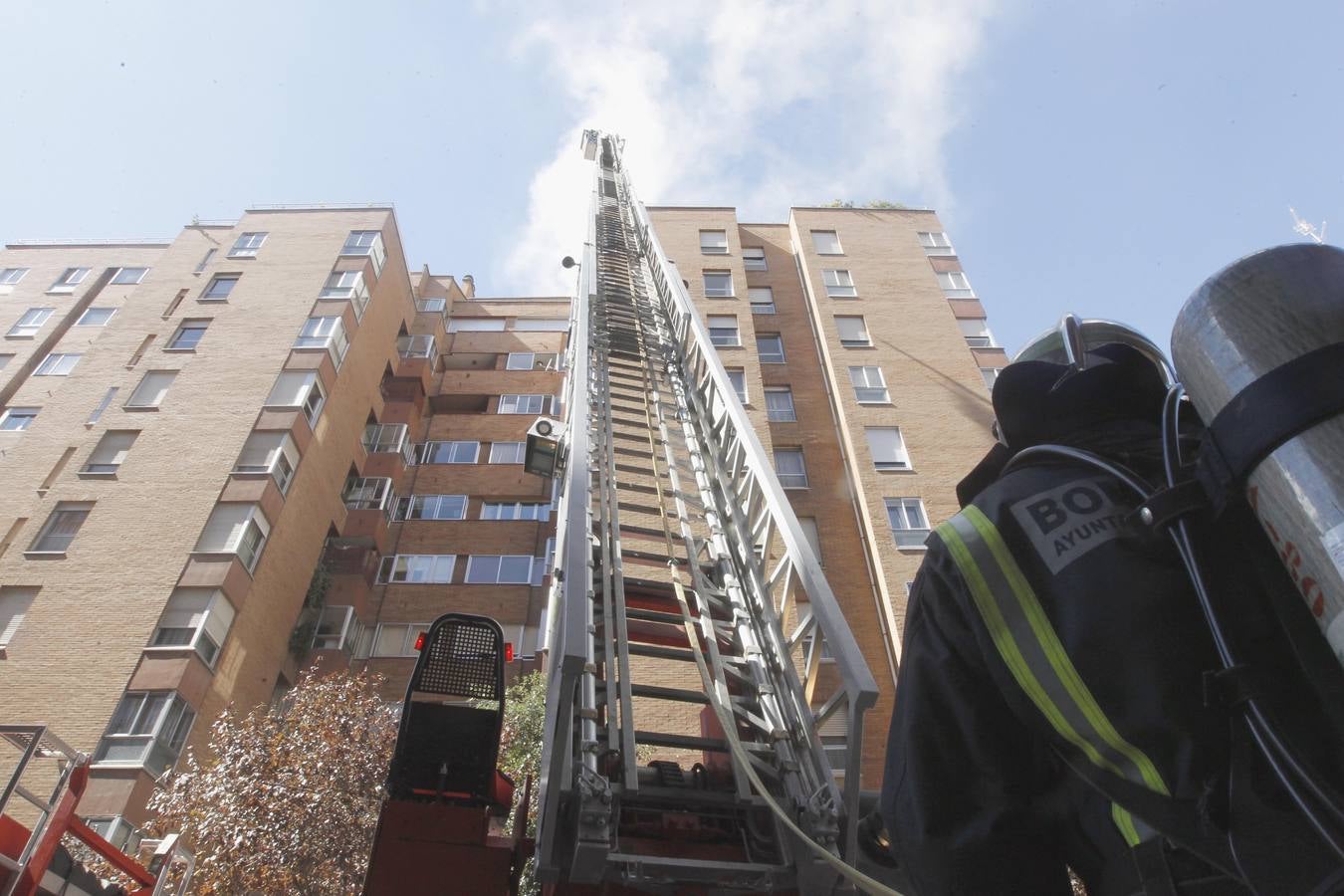 Humareda en la calle Gabilondo