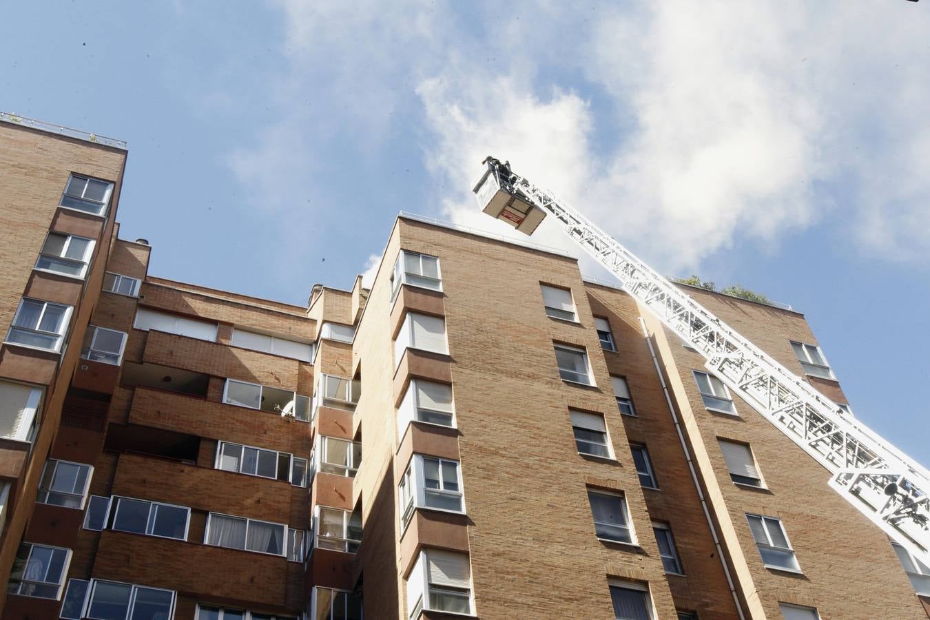 Humareda en la calle Gabilondo