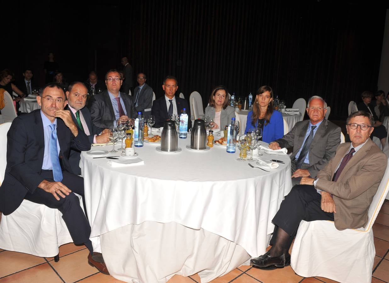 Anastasio Alonso (BBVA); Julio G. Calzada (El Norte); JulioCasado (Mercadona); Félix Sanz (CVE); Laura del Palacio (Mercadona); Ángela de Miguel (Negotia Abogados); Ángel San José (Tecnaire); y Jesús Galván Pizarro (economista).