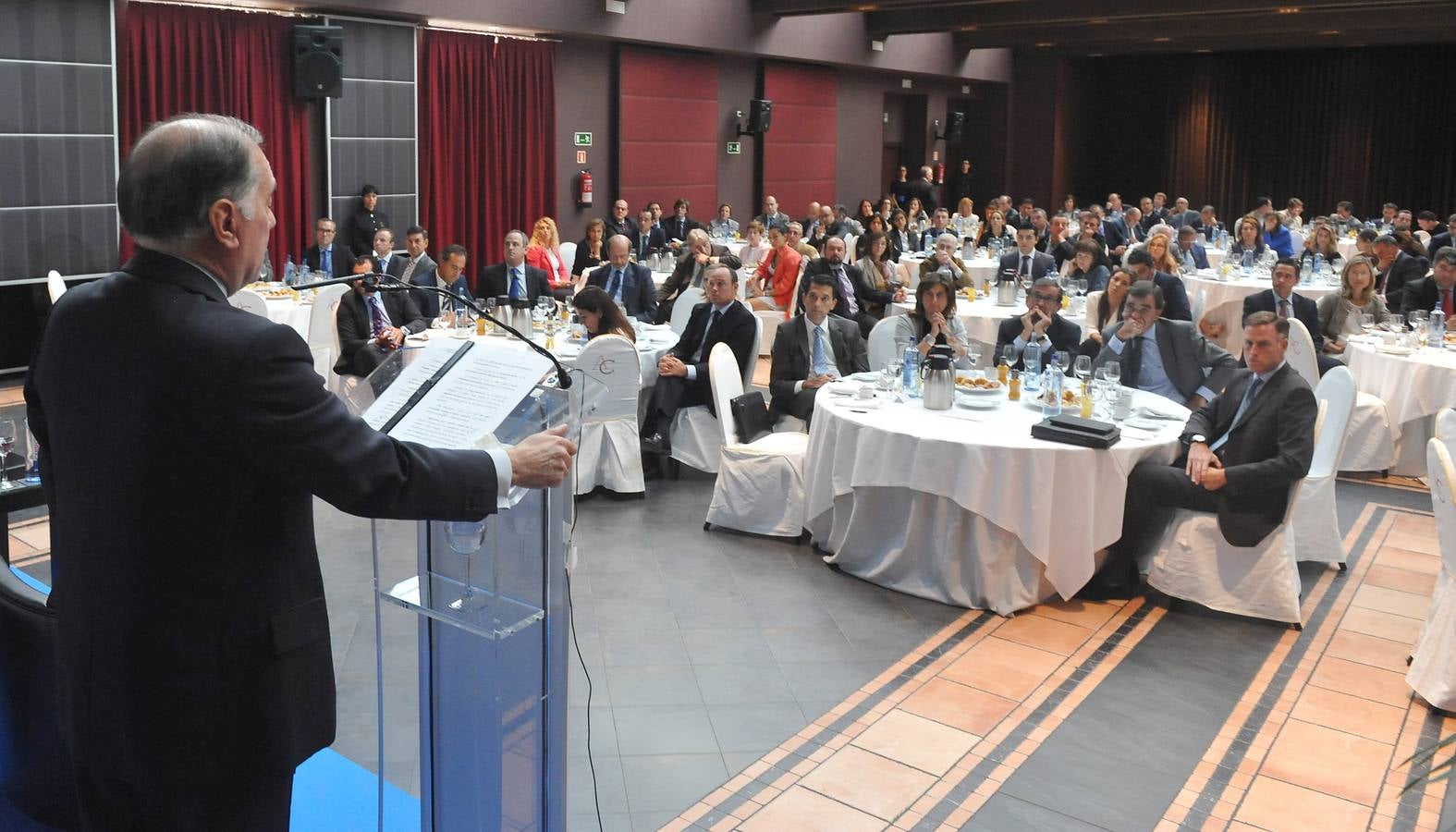 Jornada sobre la internacionalización de las empresas y las perspectivas de crecimiento económico organizada por El Norte de Castilla y el BBVA