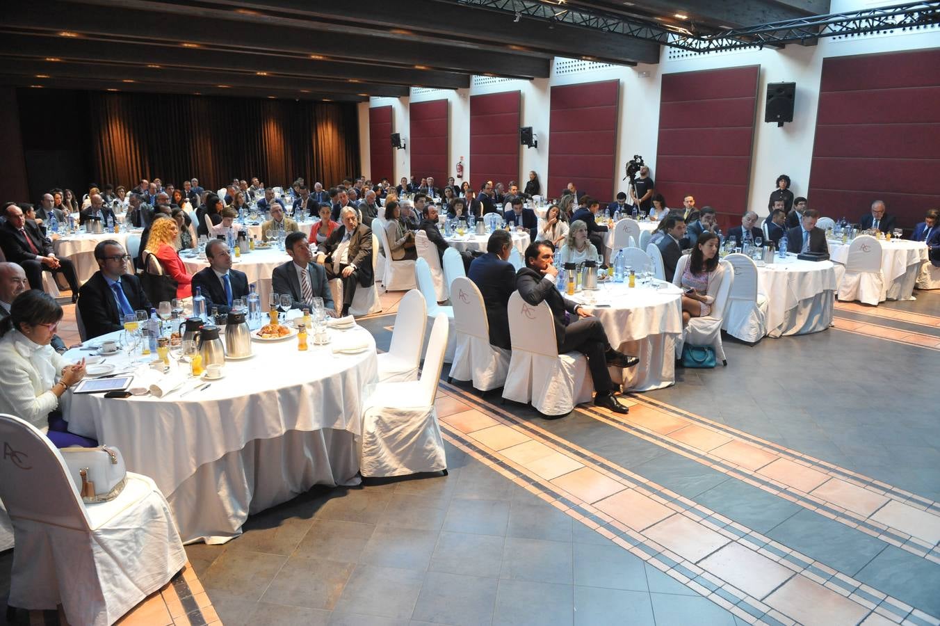 Jornada sobre la internacionalización de las empresas y las perspectivas de crecimiento económico organizada por El Norte de Castilla y el BBVA