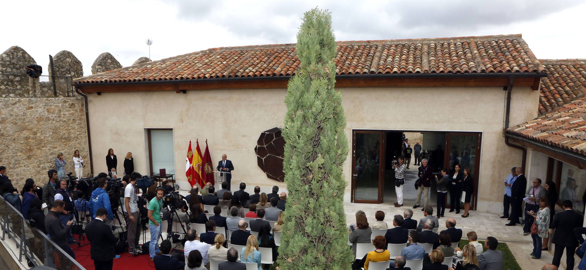 Inauguración del Patio El Norte de Castilla del Centro e-LEA Miguel Delibes de la Villa del Libro de Urueña (1/2)
