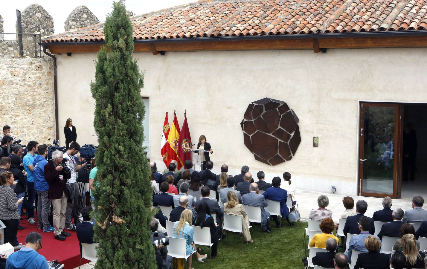 Inauguración del Patio El Norte de Castilla del Centro e-LEA Miguel Delibes de la Villa del Libro de Urueña (1/2)