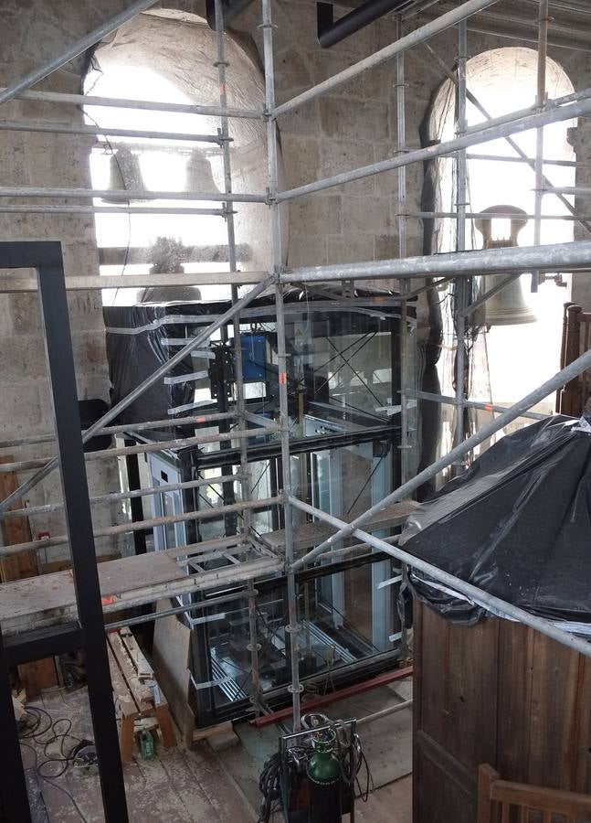 Visita a las obras del ascensor de la torre de la catedral de Valladolid