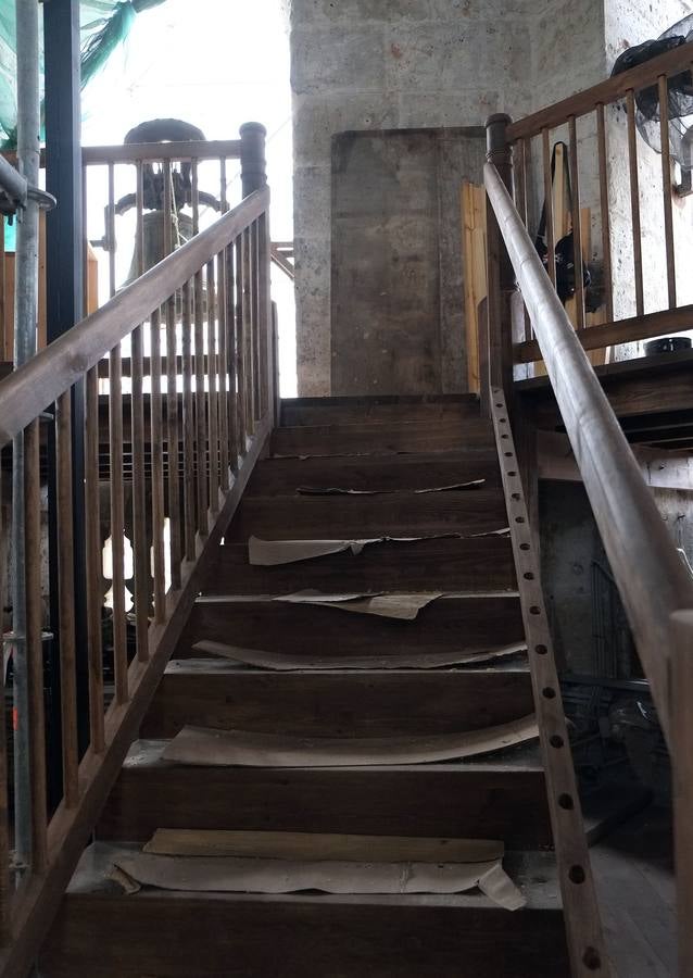 Visita a las obras del ascensor de la torre de la catedral de Valladolid