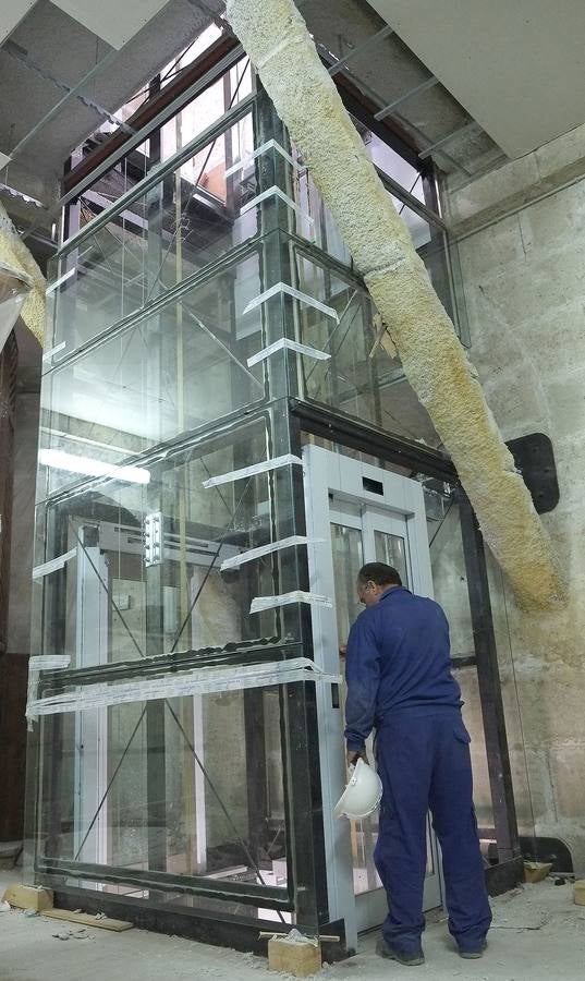 Visita a las obras del ascensor de la torre de la catedral de Valladolid