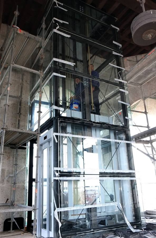 Visita a las obras del ascensor de la torre de la catedral de Valladolid