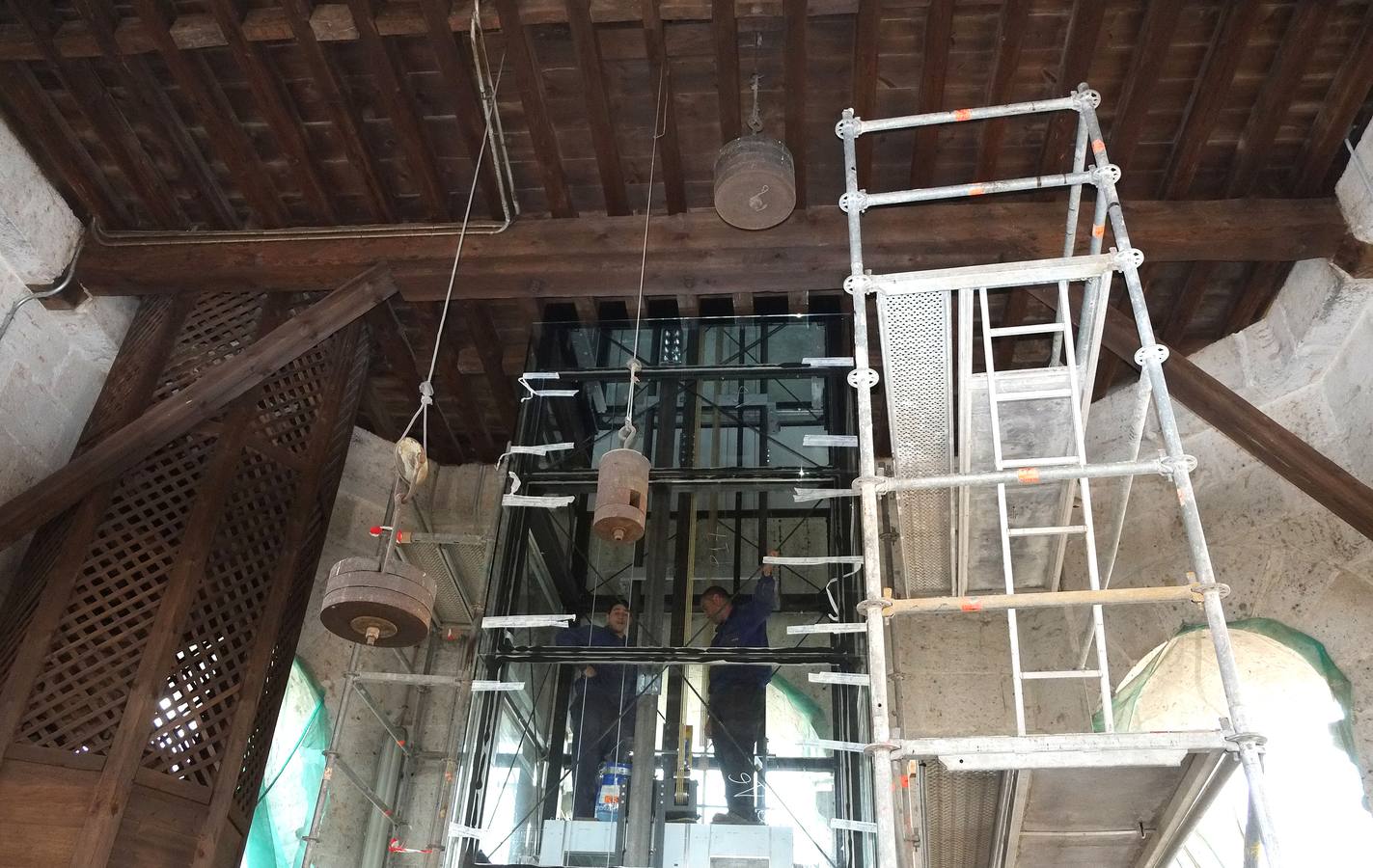 Visita a las obras del ascensor de la torre de la catedral de Valladolid