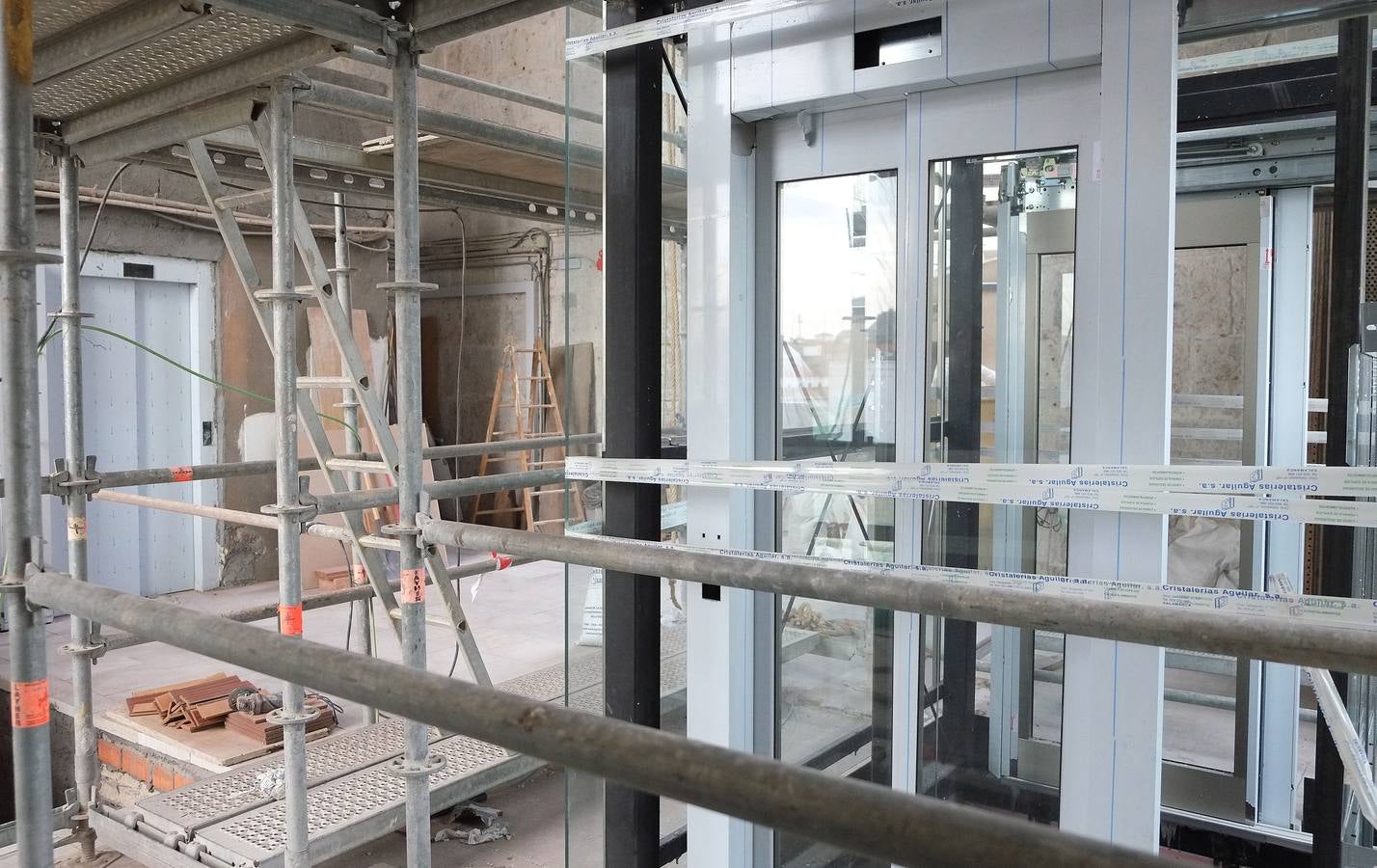 Visita a las obras del ascensor de la torre de la catedral de Valladolid