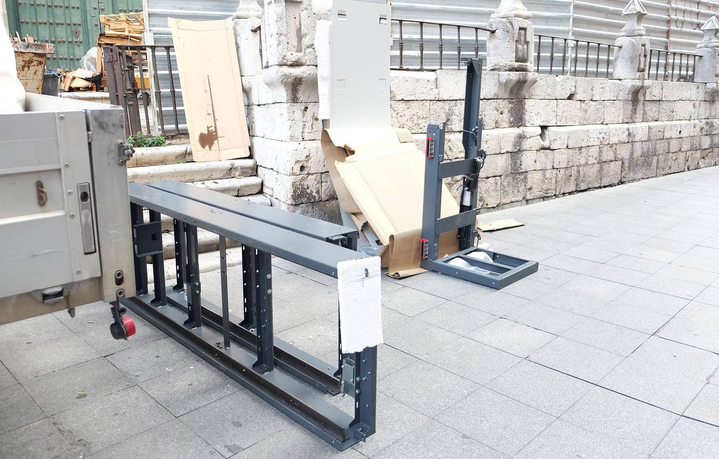 Visita a las obras del ascensor de la torre de la catedral de Valladolid