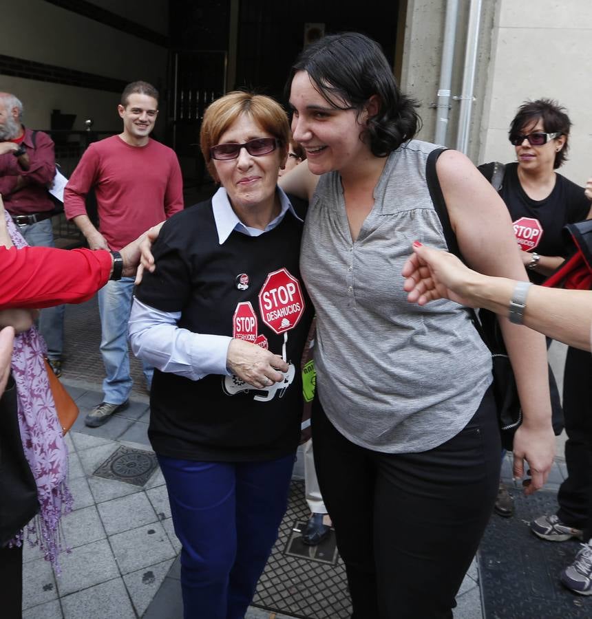 Stop Desahucios paraliza la subasta de una pensionista de Delicias