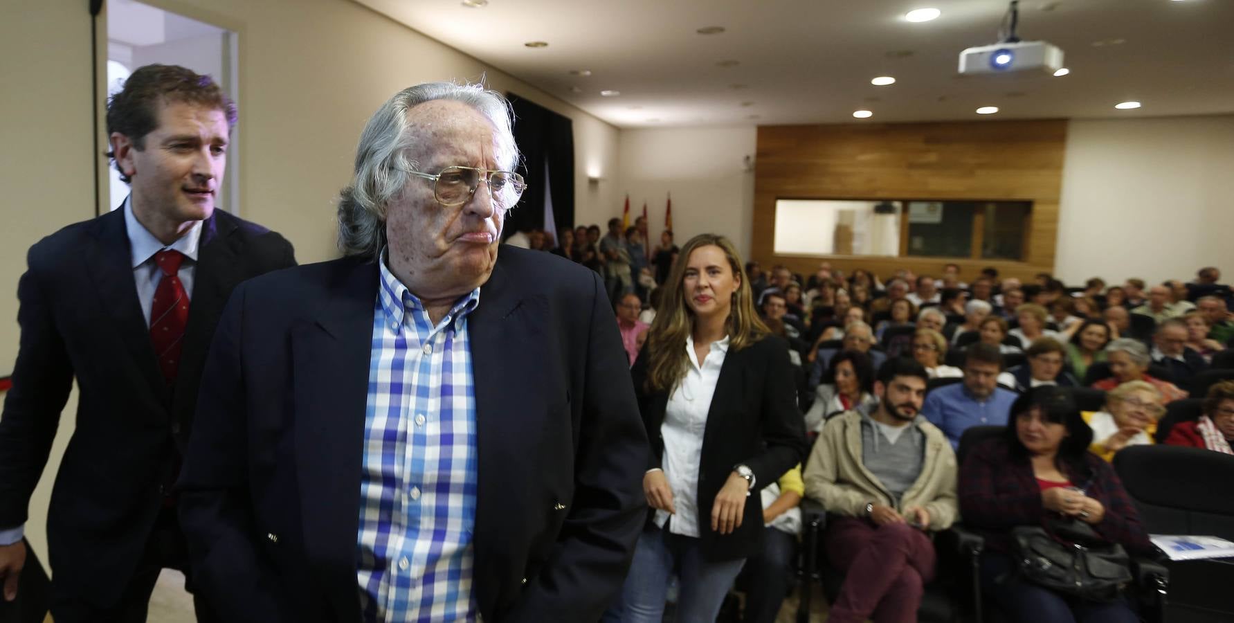 Alberto Vázquez-Figueroa en el Aula de Cultura de El Norte de Castilla