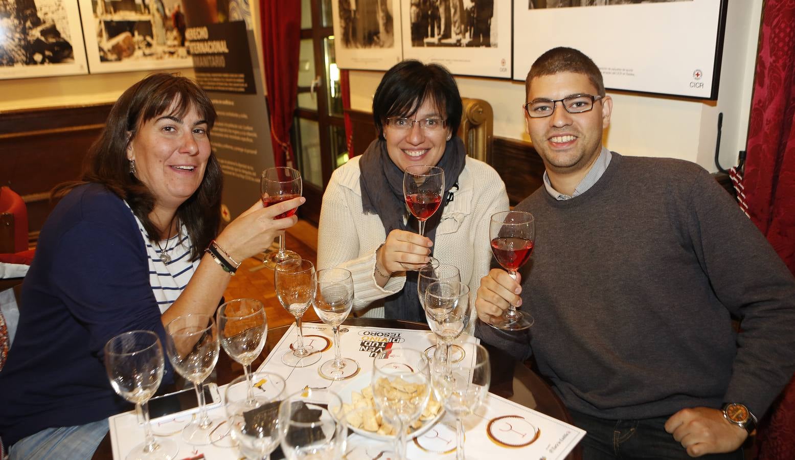 Beatriz Águeda, profesora asociada de la UVA; Raquel Postigo, de prevención de riesgos; y José Ignacio López, estudiante de Empresariales.