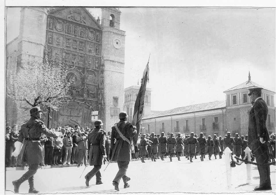 Gutiérrez Melllado presidiendo un acto militar en Valladolid.