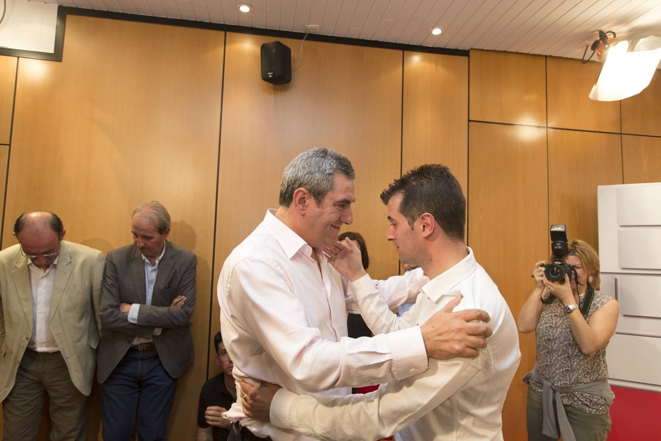 Luis Tudanca se impone a Julio Villarrubia y se convierte en nuevo secretario regional del PSOE de Castilla y León