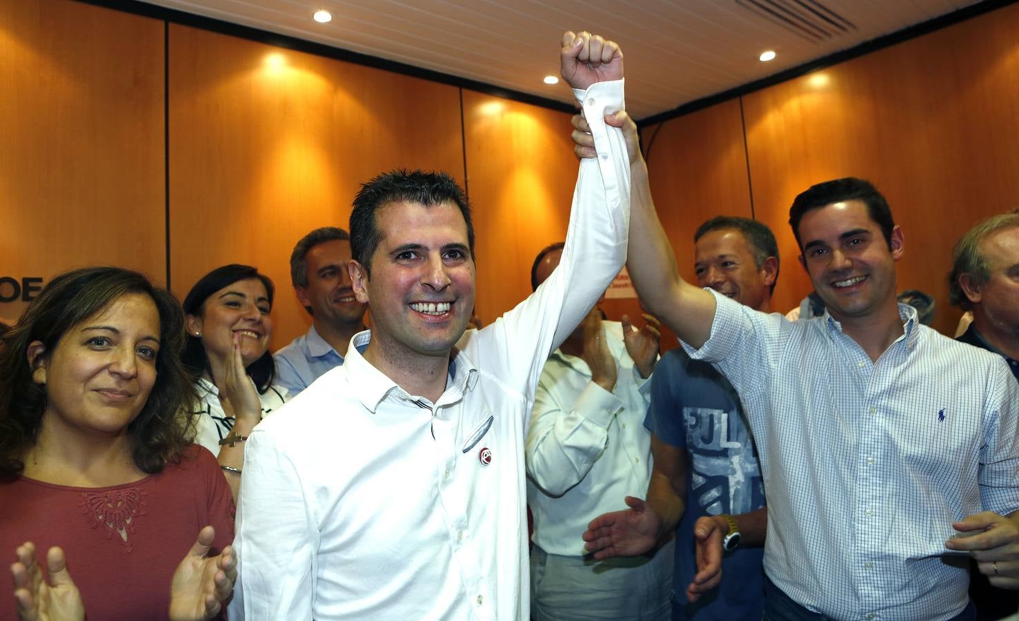 Luis Tudanca se impone a Julio Villarrubia y se convierte en nuevo secretario regional del PSOE de Castilla y León