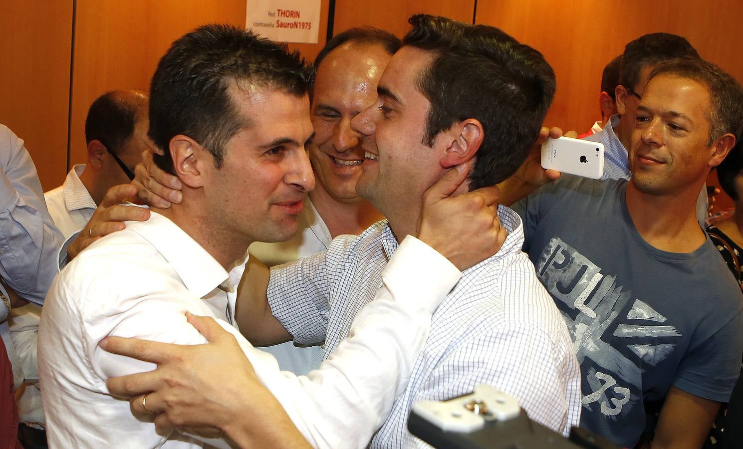 Luis Tudanca se impone a Julio Villarrubia y se convierte en nuevo secretario regional del PSOE de Castilla y León