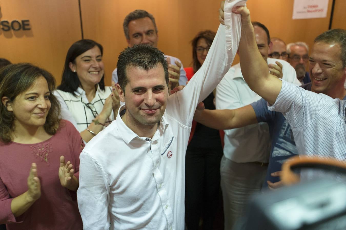 Luis Tudanca se impone a Julio Villarrubia y se convierte en nuevo secretario regional del PSOE de Castilla y León