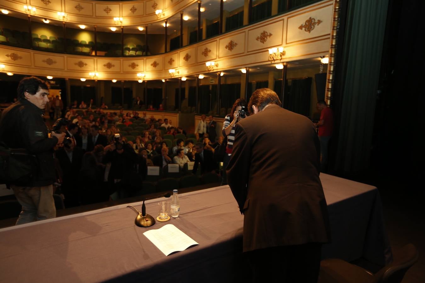 Clamor por la unidad del Archivo de Salamanca en el Teatro Liceo (1/2)