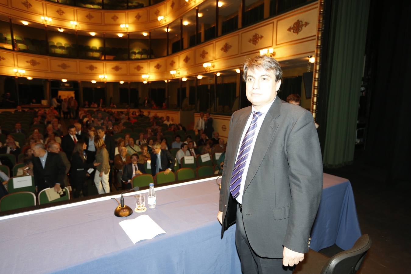 Clamor por la unidad del Archivo de Salamanca en el Teatro Liceo (1/2)