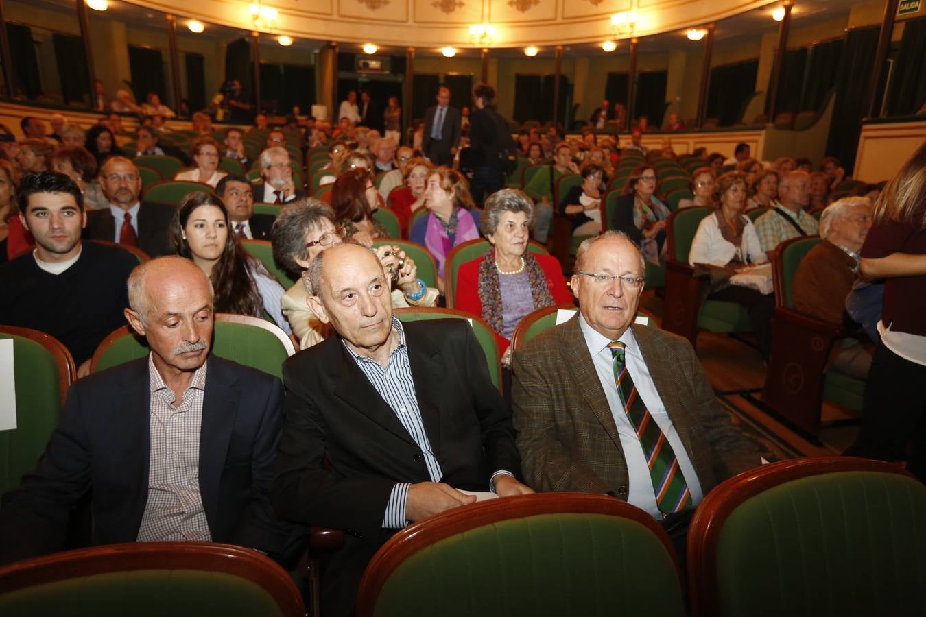 Clamor por la unidad del Archivo de Salamanca en el Teatro Liceo (1/2)