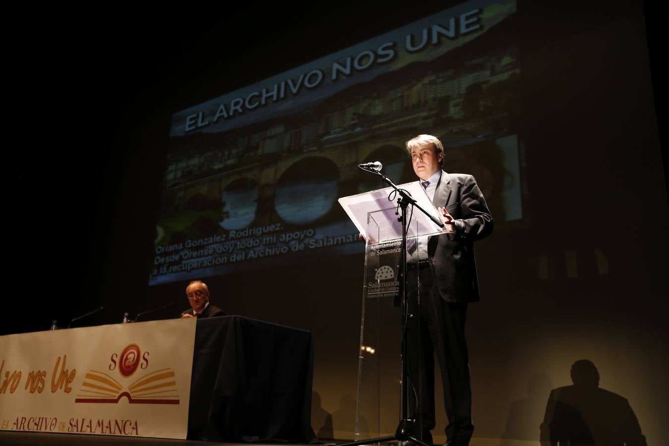 Clamor por la unidad del Archivo de Salamanca en el Teatro Liceo (1/2)