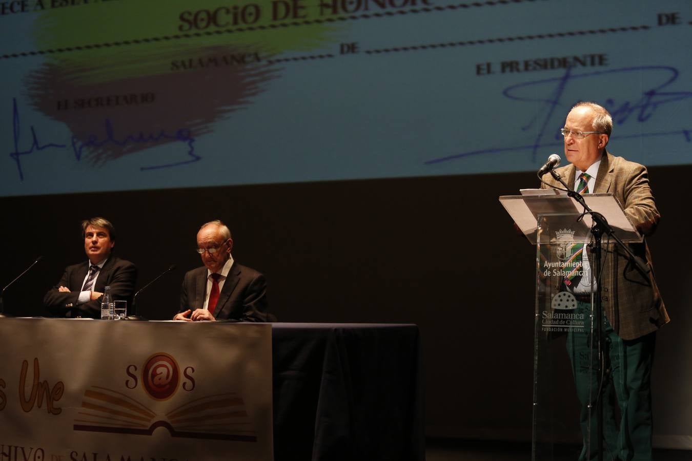 Clamor por la unidad del Archivo de Salamanca en el Teatro Liceo (1/2)