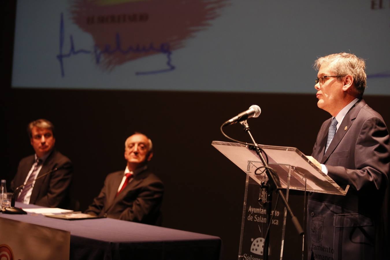 Clamor por la unidad del Archivo de Salamanca en el Teatro Liceo (2/2)